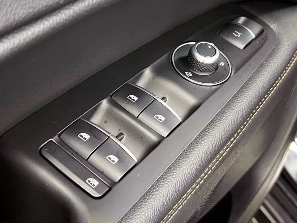 2025 Alfa Romeo Stelvio - Image 14 of 20
