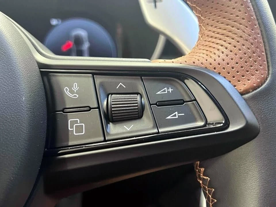2025 Alfa Romeo Stelvio - Image 18 of 20