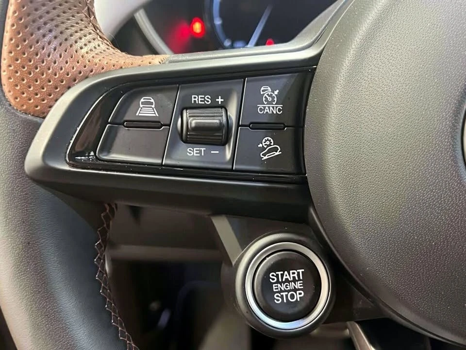 2025 Alfa Romeo Stelvio - Image 17 of 20