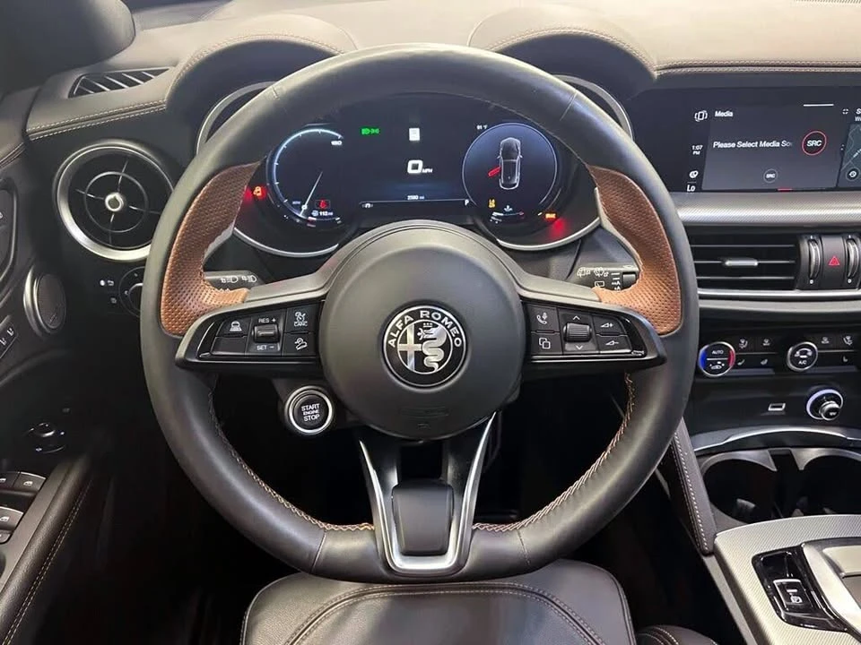 2025 Alfa Romeo Stelvio - Image 10 of 20