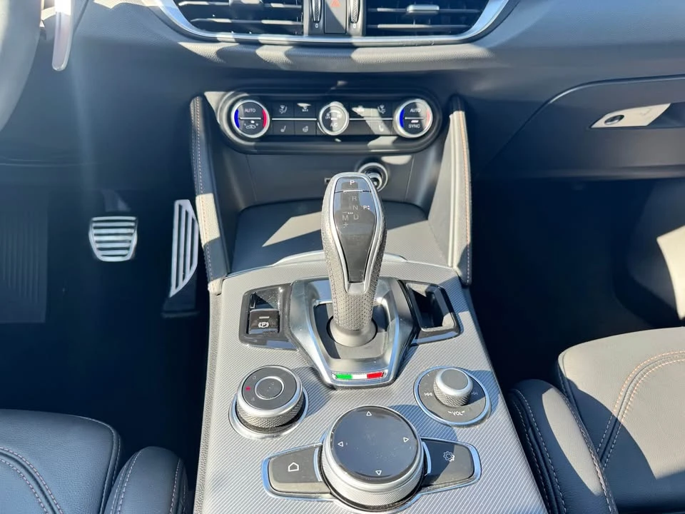 2025 Alfa Romeo Stelvio - Image 12 of 13