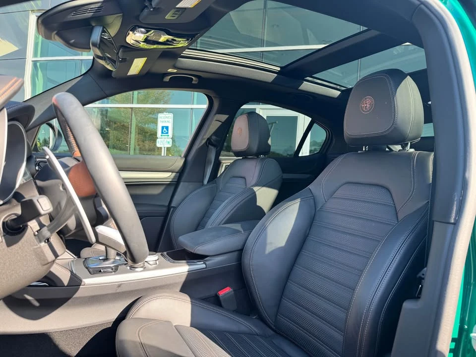 2025 Alfa Romeo Stelvio - Image 9 of 13