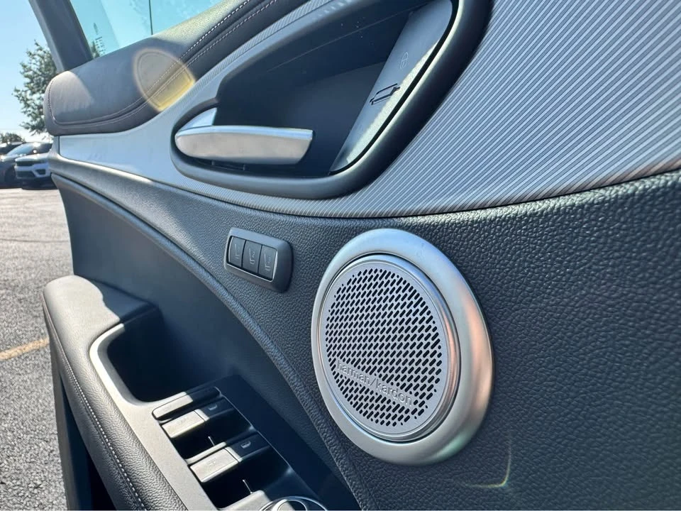 2025 Alfa Romeo Stelvio - Image 8 of 13