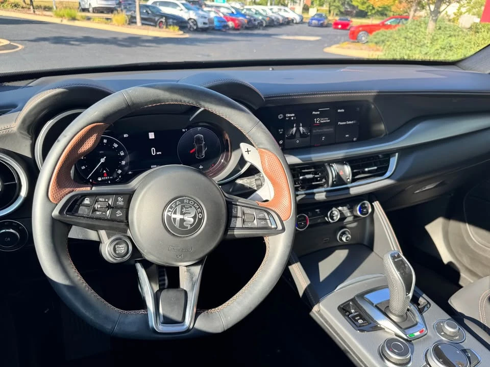 2025 Alfa Romeo Stelvio - Image 11 of 13