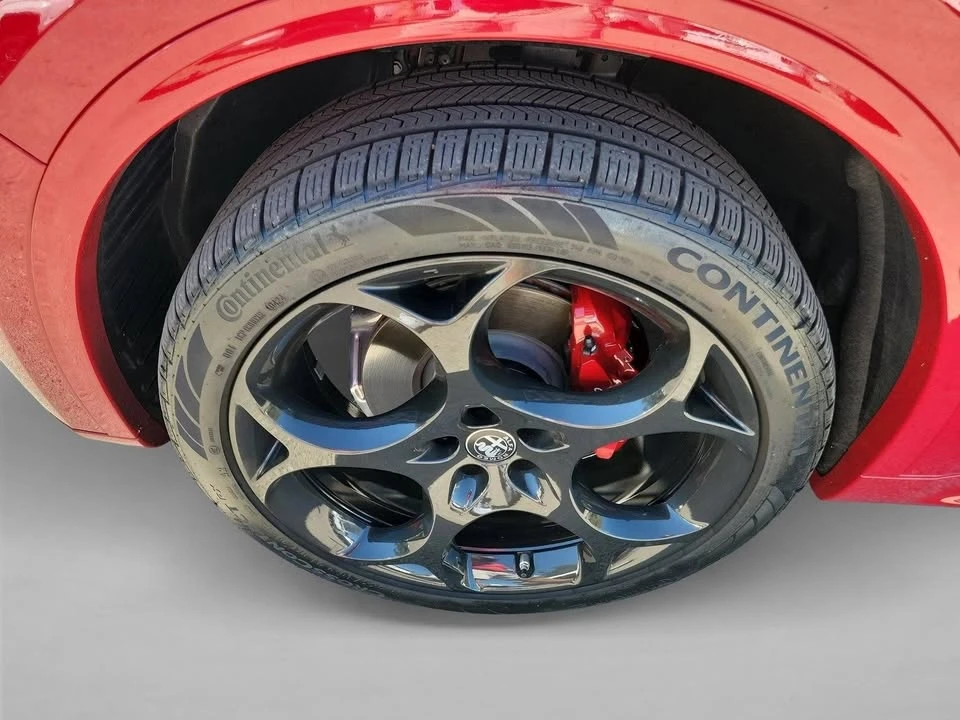 2025 Alfa Romeo Stelvio - Image 6 of 15