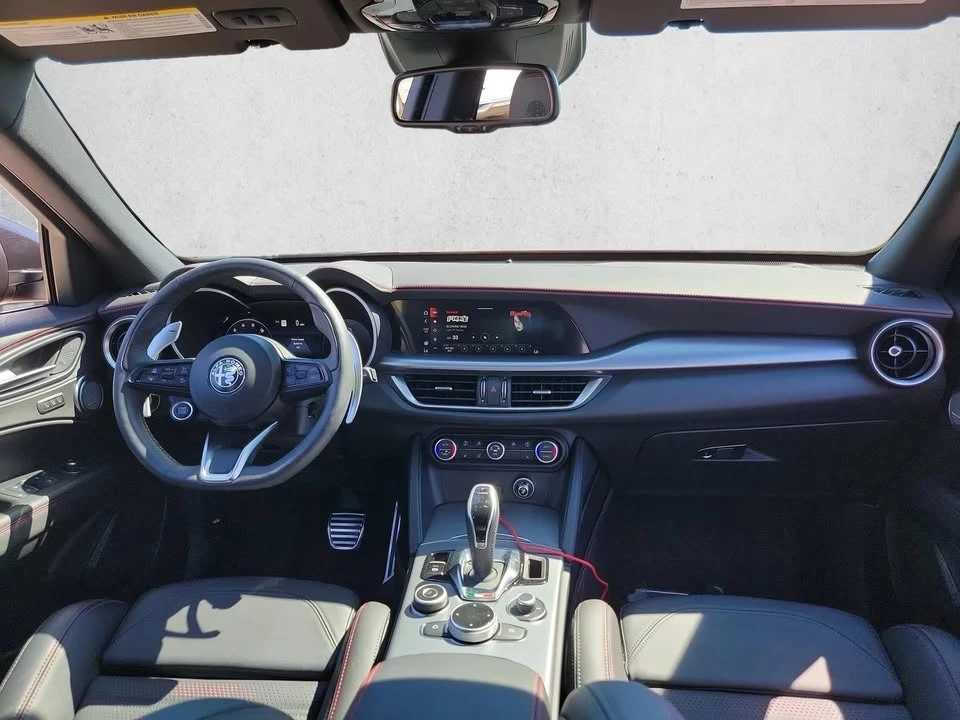2025 Alfa Romeo Stelvio - Image 9 of 15