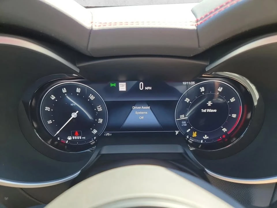 2025 Alfa Romeo Stelvio - Image 10 of 15