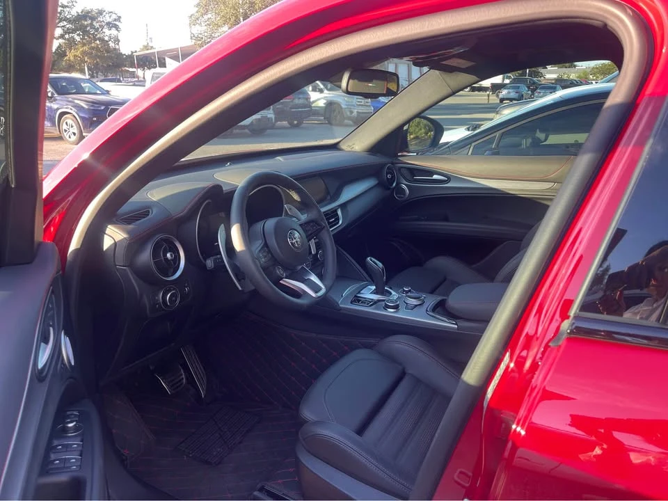 2025 Alfa Romeo Stelvio - Image 4 of 4