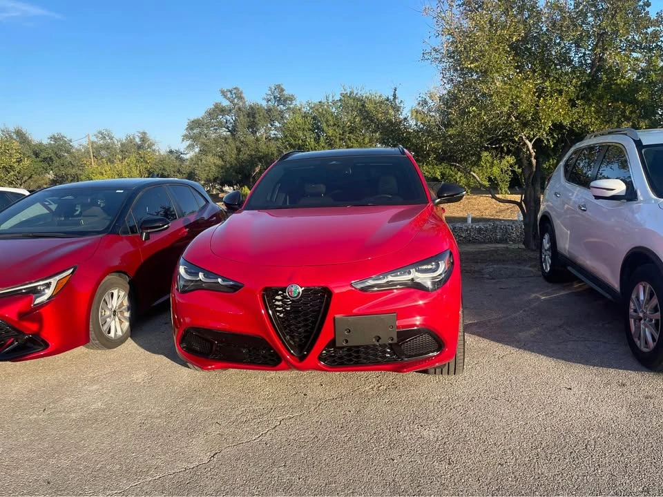 2025 Alfa Romeo Stelvio - Image 2 of 4