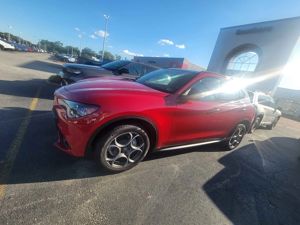 2025 Alfa Romeo Stelvio - Image 2 of 3