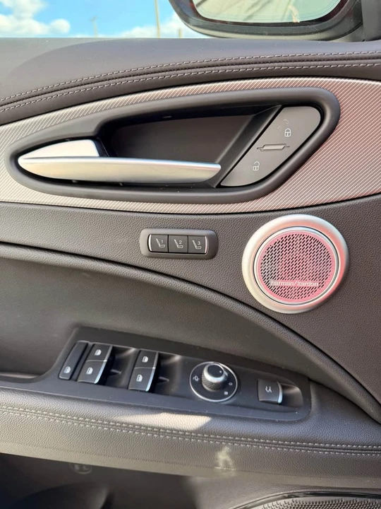 2025 Alfa Romeo Stelvio - Image 5 of 9
