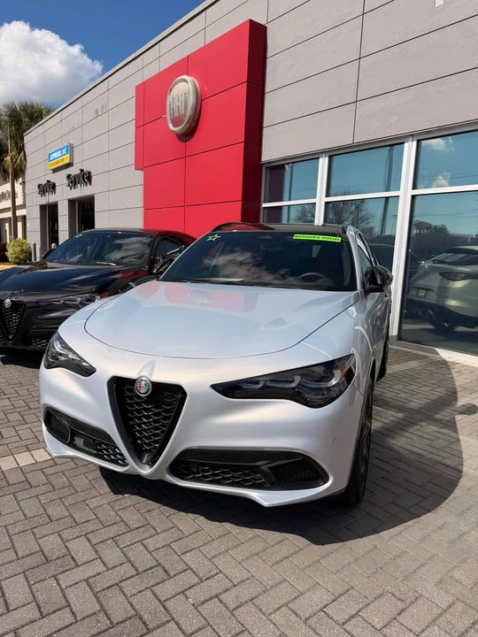 2025 Alfa Romeo Stelvio - Image 2 of 9