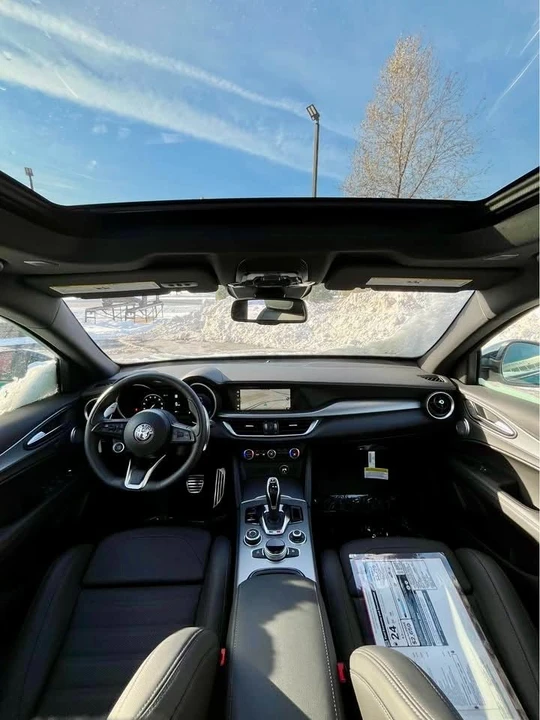 2025 Alfa Romeo Stelvio - Image 10 of 16