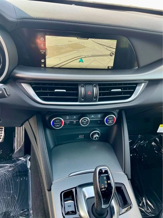 2025 Alfa Romeo Stelvio - Image 13 of 16