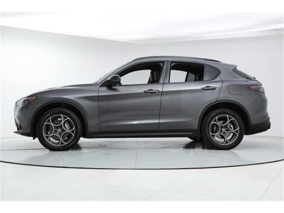 2025 Alfa Romeo Stelvio - Image 2 of 21