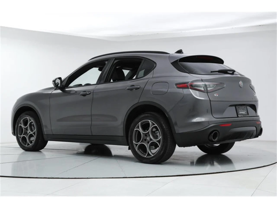 2025 Alfa Romeo Stelvio - Image 4 of 21