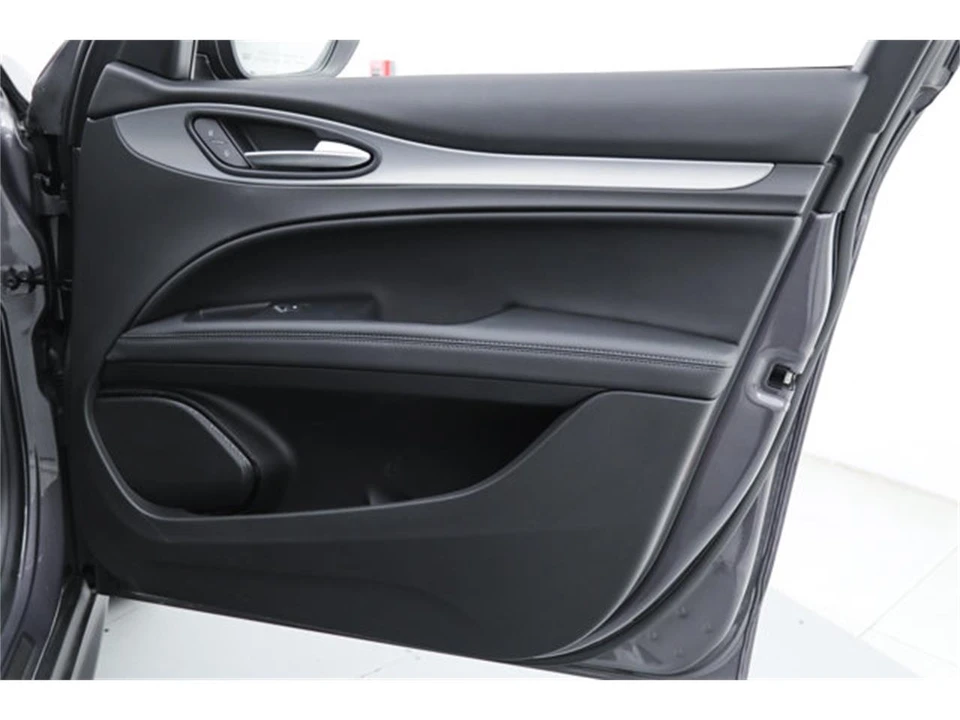 2025 Alfa Romeo Stelvio - Image 9 of 21