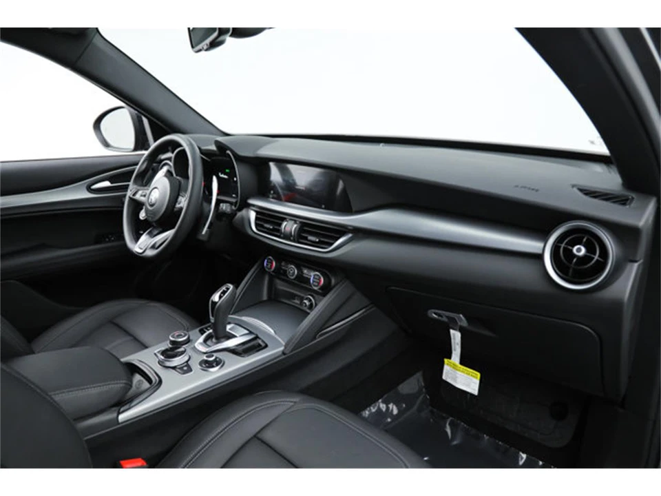 2025 Alfa Romeo Stelvio - Image 10 of 21