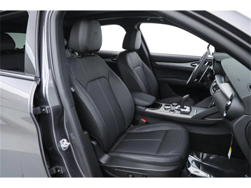 2025 Alfa Romeo Stelvio - Image 11 of 21