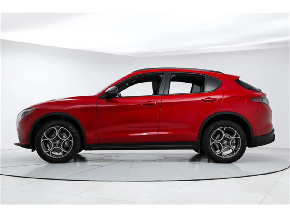2025 Alfa Romeo Stelvio - Image 2 of 21