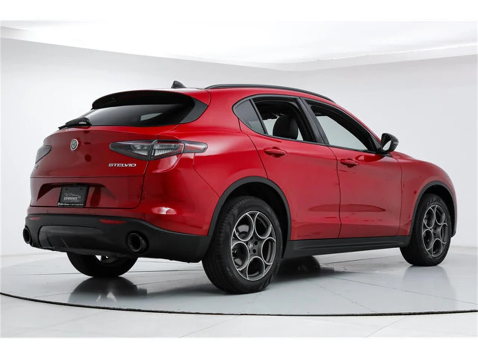 2025 Alfa Romeo Stelvio - Image 5 of 21