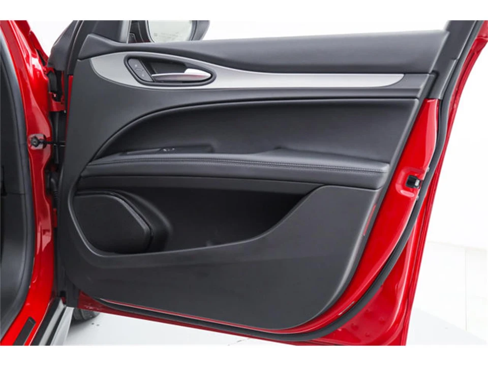 2025 Alfa Romeo Stelvio - Image 9 of 21