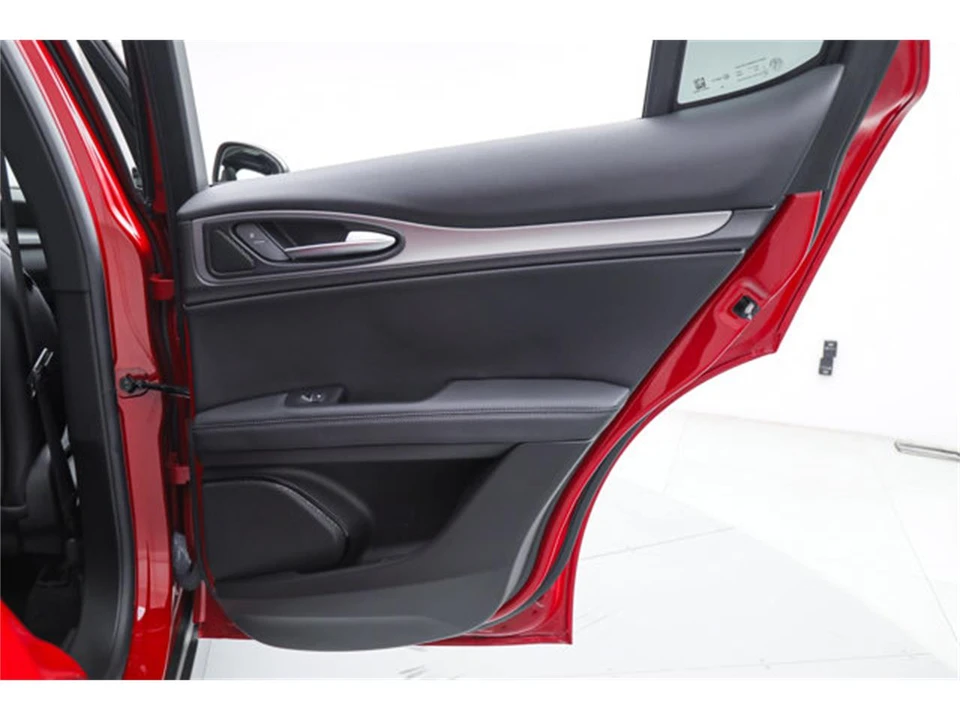 2025 Alfa Romeo Stelvio - Image 12 of 21