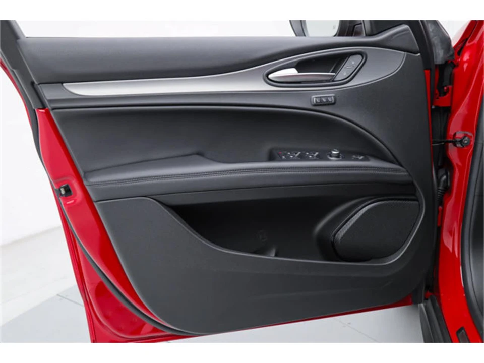 2025 Alfa Romeo Stelvio - Image 14 of 21