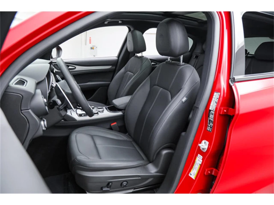2025 Alfa Romeo Stelvio - Image 16 of 21