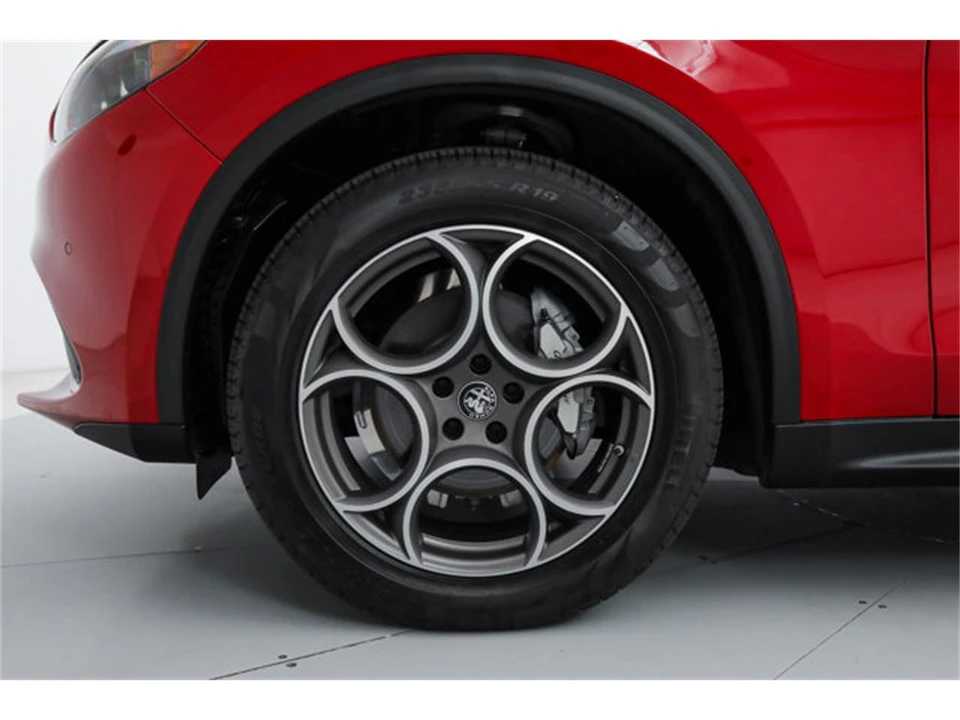 2025 Alfa Romeo Stelvio - Image 18 of 21