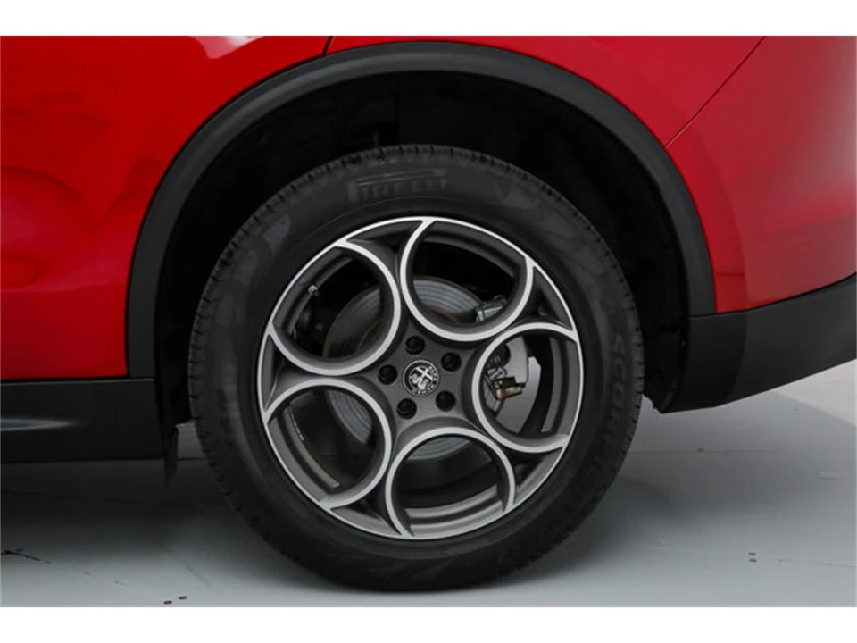 2025 Alfa Romeo Stelvio - Image 19 of 21