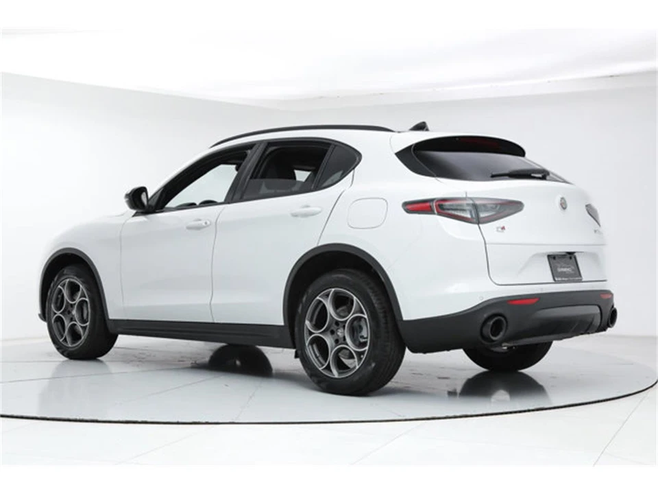 2025 Alfa Romeo Stelvio - Image 3 of 20