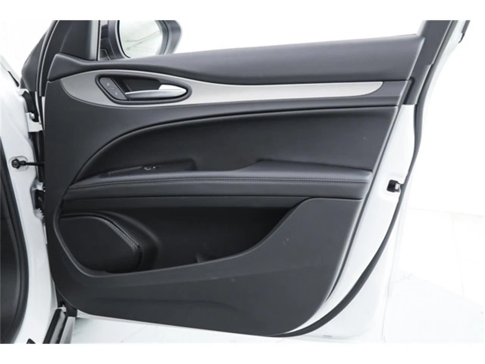 2025 Alfa Romeo Stelvio - Image 12 of 20