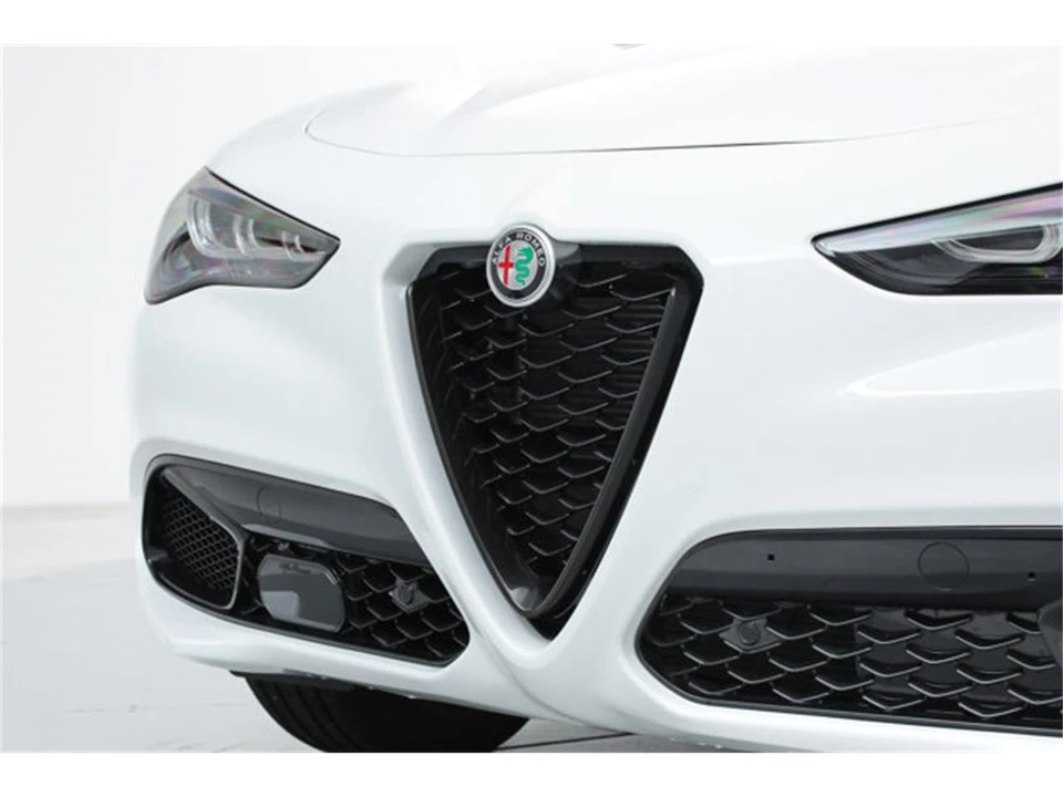 2025 Alfa Romeo Stelvio - Image 9 of 20