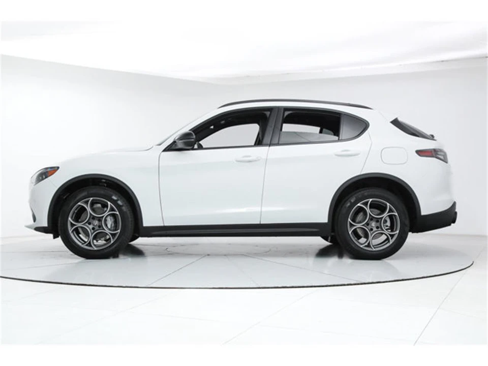 2025 Alfa Romeo Stelvio - Image 2 of 20