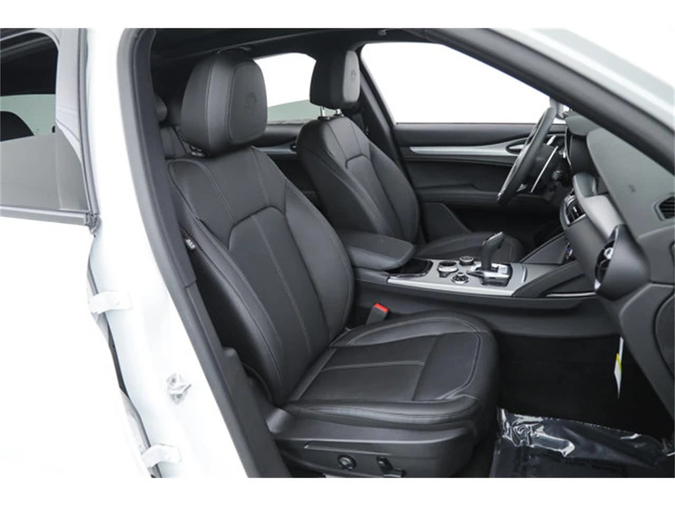 2025 Alfa Romeo Stelvio - Image 14 of 20