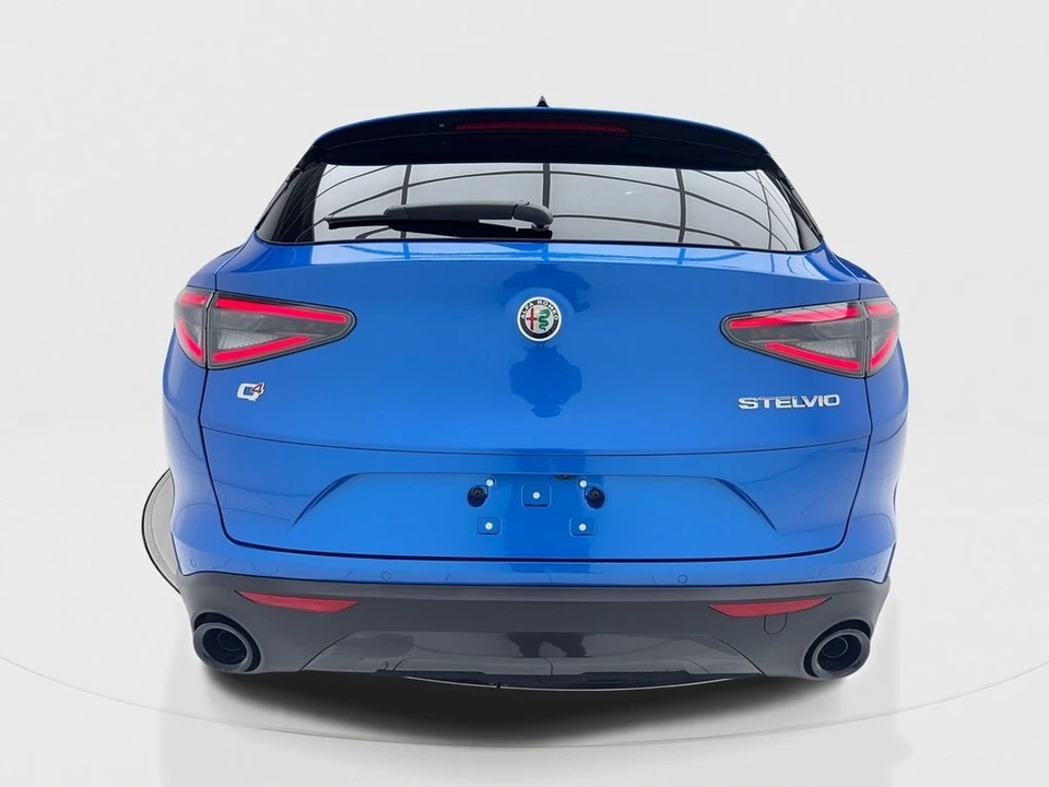 2025 Alfa Romeo Stelvio - Image 10 of 12