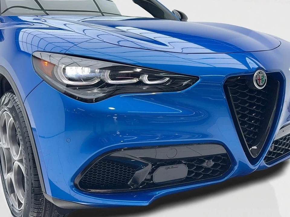 2025 Alfa Romeo Stelvio - Image 3 of 12