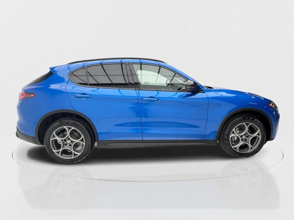 2025 Alfa Romeo Stelvio - Image 8 of 12