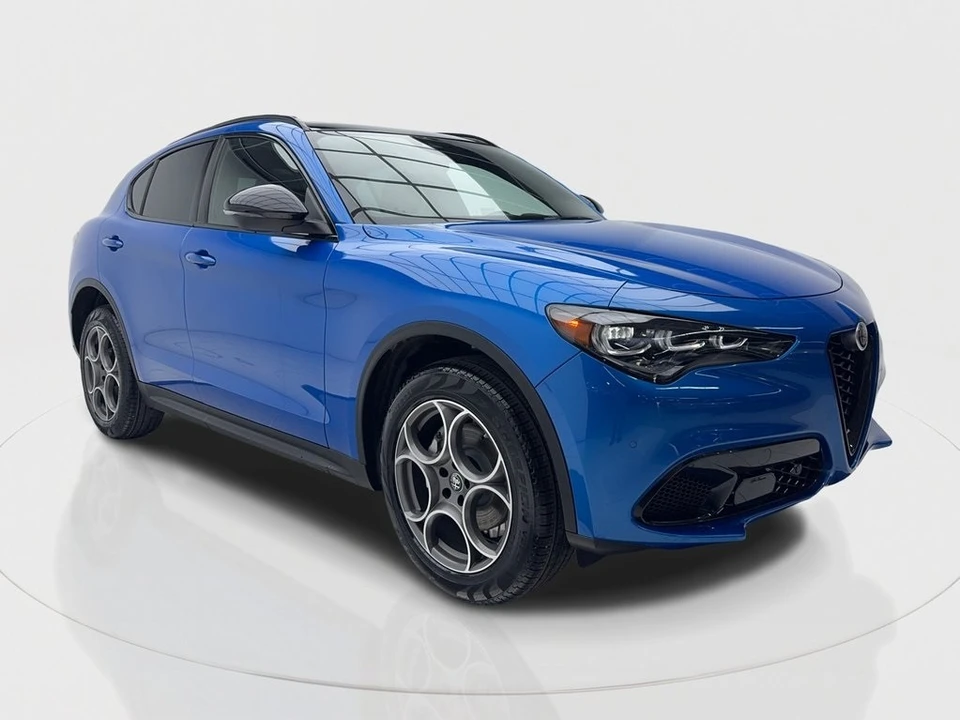 2025 Alfa Romeo Stelvio - Image 2 of 12
