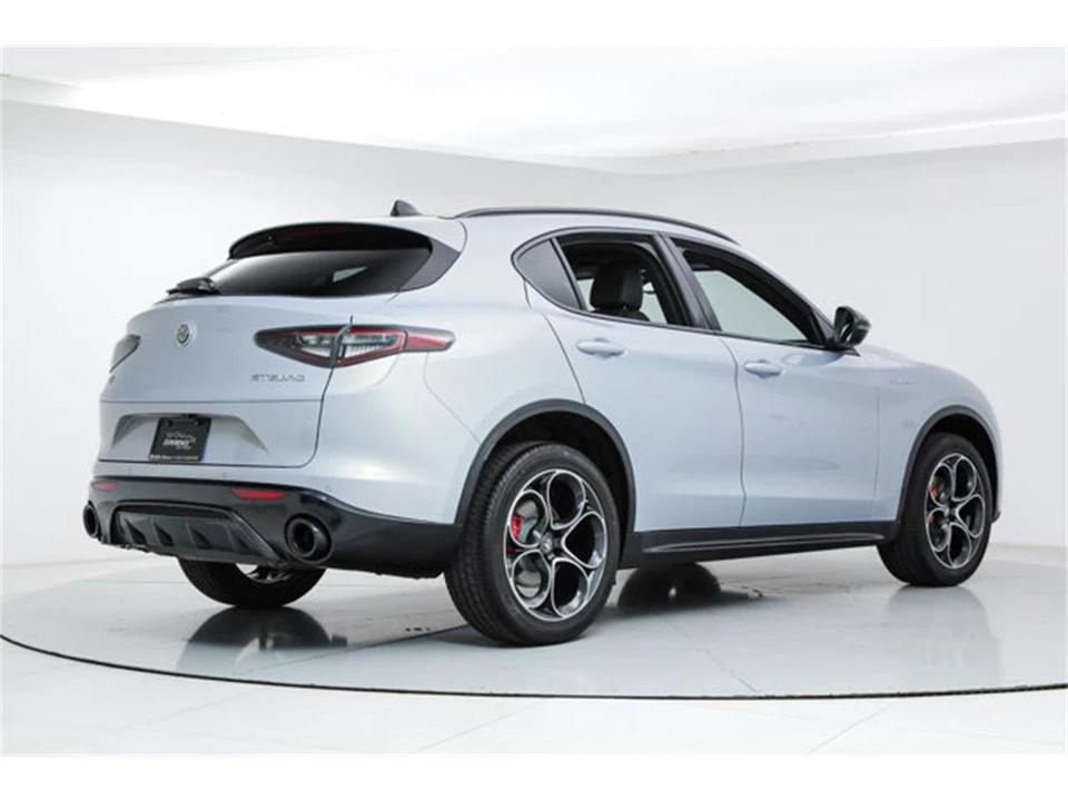 2025 Alfa Romeo Stelvio - Image 5 of 23