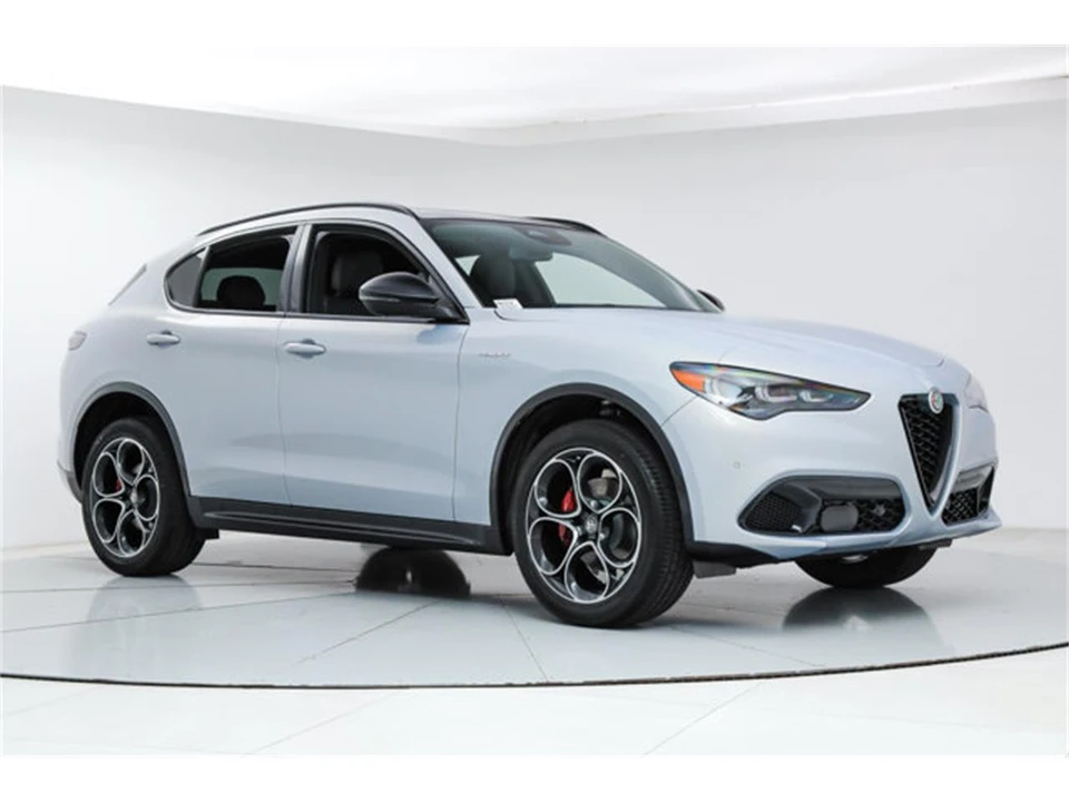 2025 Alfa Romeo Stelvio - Image 7 of 23