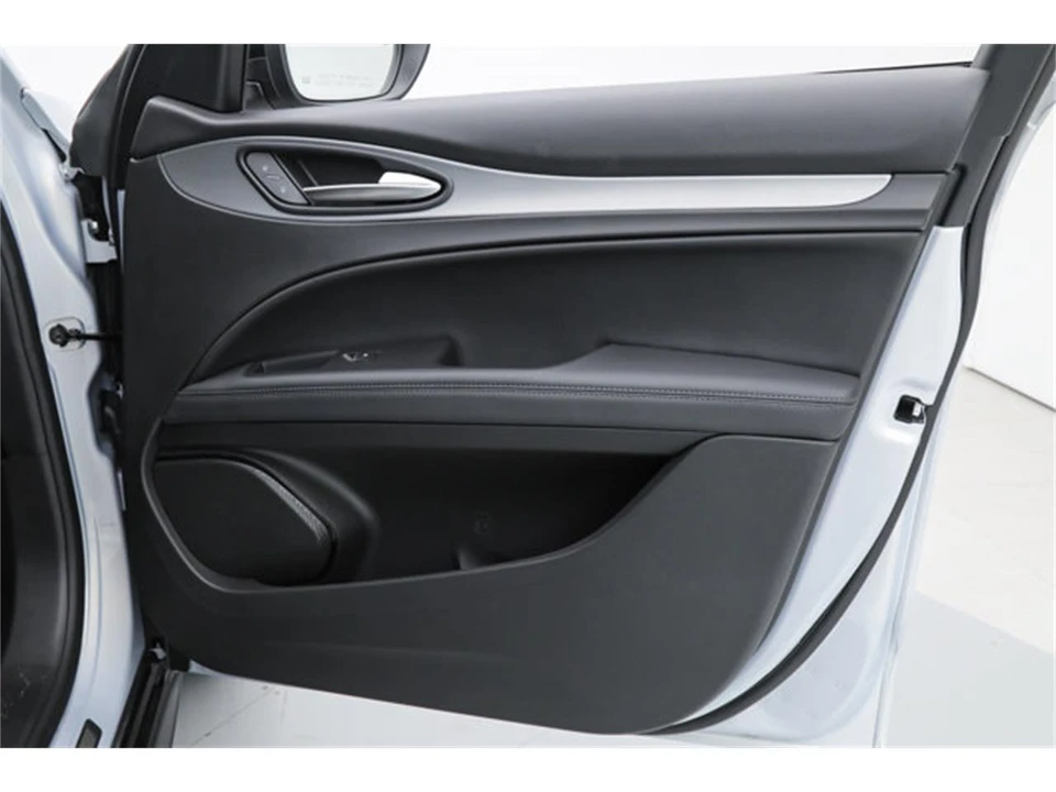 2025 Alfa Romeo Stelvio - Image 11 of 23