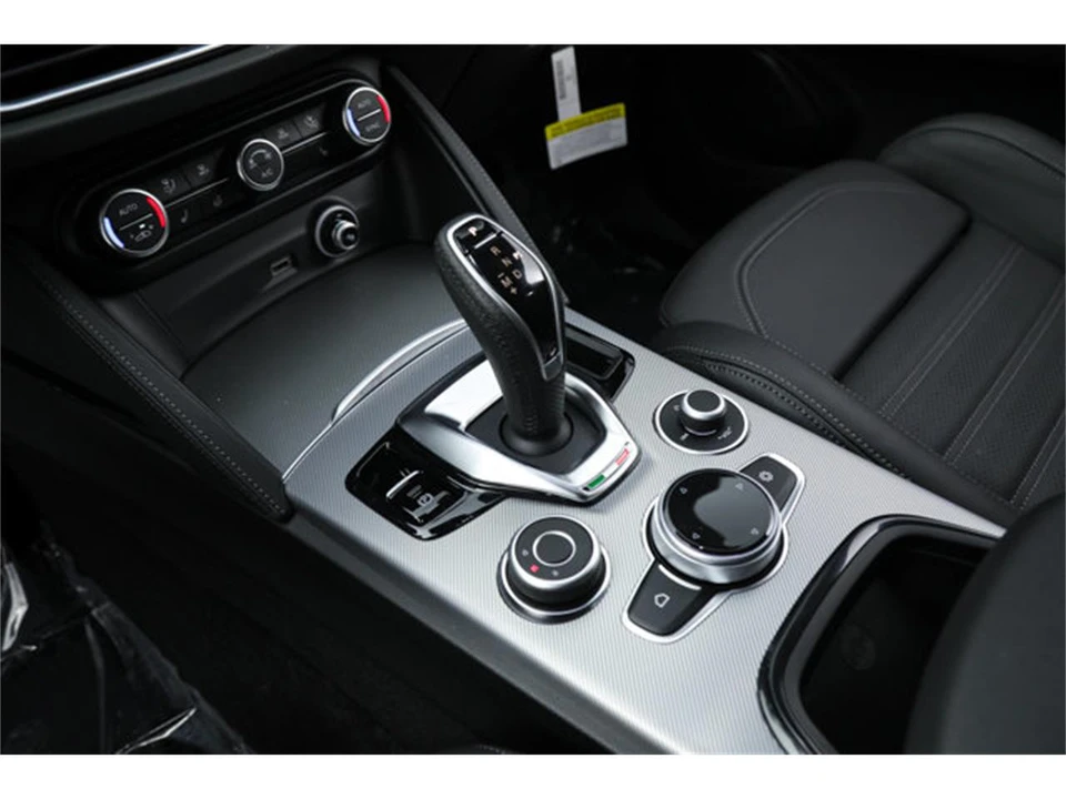 2025 Alfa Romeo Stelvio - Image 20 of 23