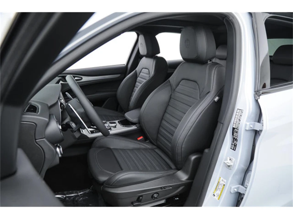 2025 Alfa Romeo Stelvio - Image 18 of 23