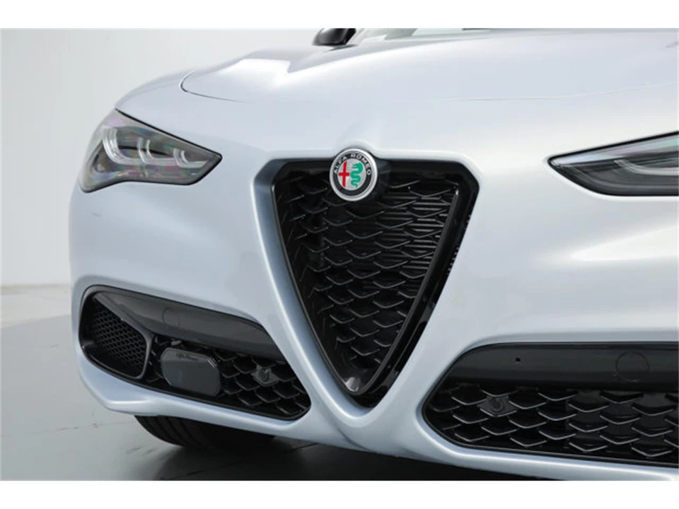 2025 Alfa Romeo Stelvio - Image 10 of 23