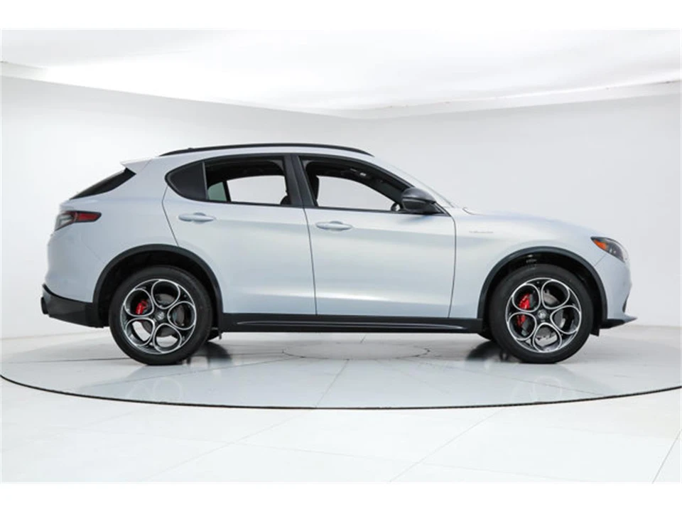 2025 Alfa Romeo Stelvio - Image 6 of 23