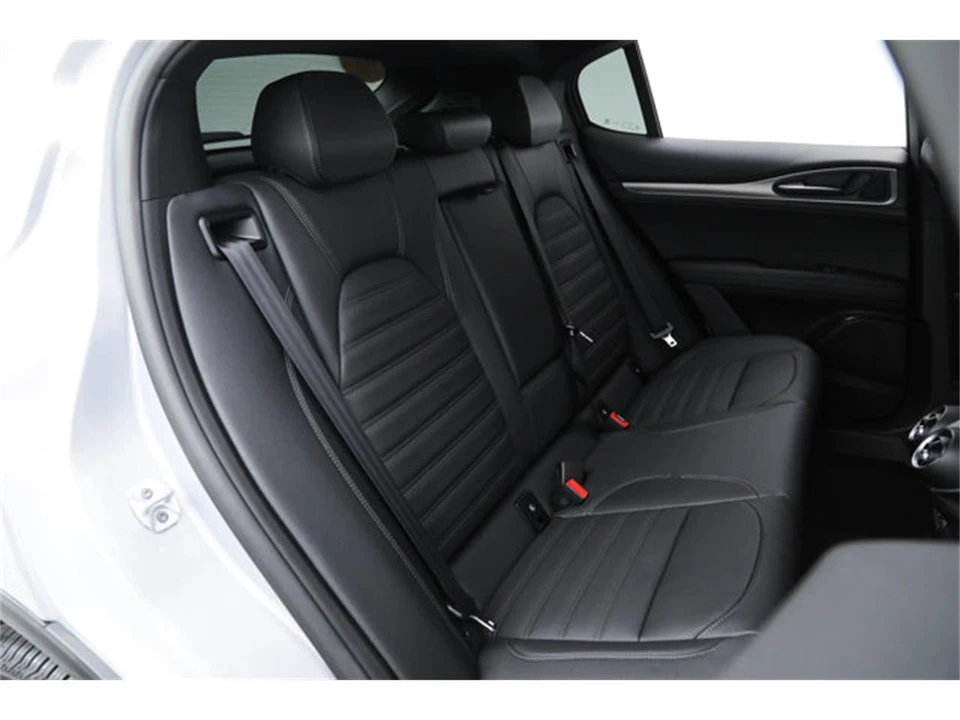2025 Alfa Romeo Stelvio - Image 15 of 23