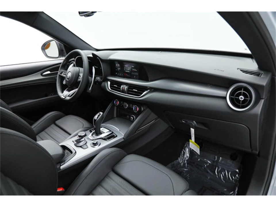 2025 Alfa Romeo Stelvio - Image 12 of 23