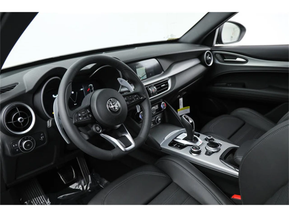 2025 Alfa Romeo Stelvio - Image 17 of 23